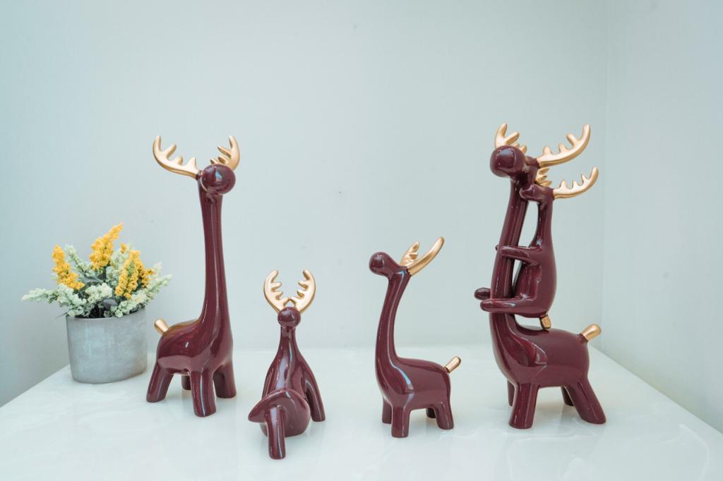 Reindeer Family - Bring their charm of close family