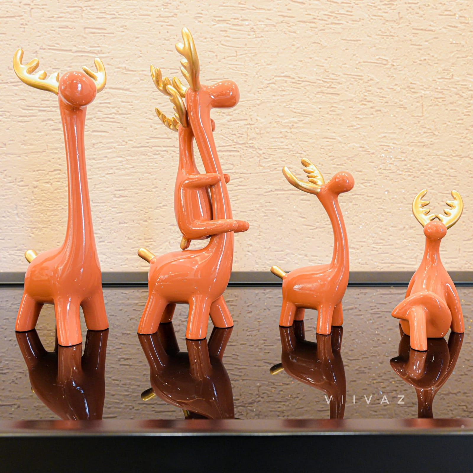 Reindeer Family - Bring their charm of close family-VIIVAZ