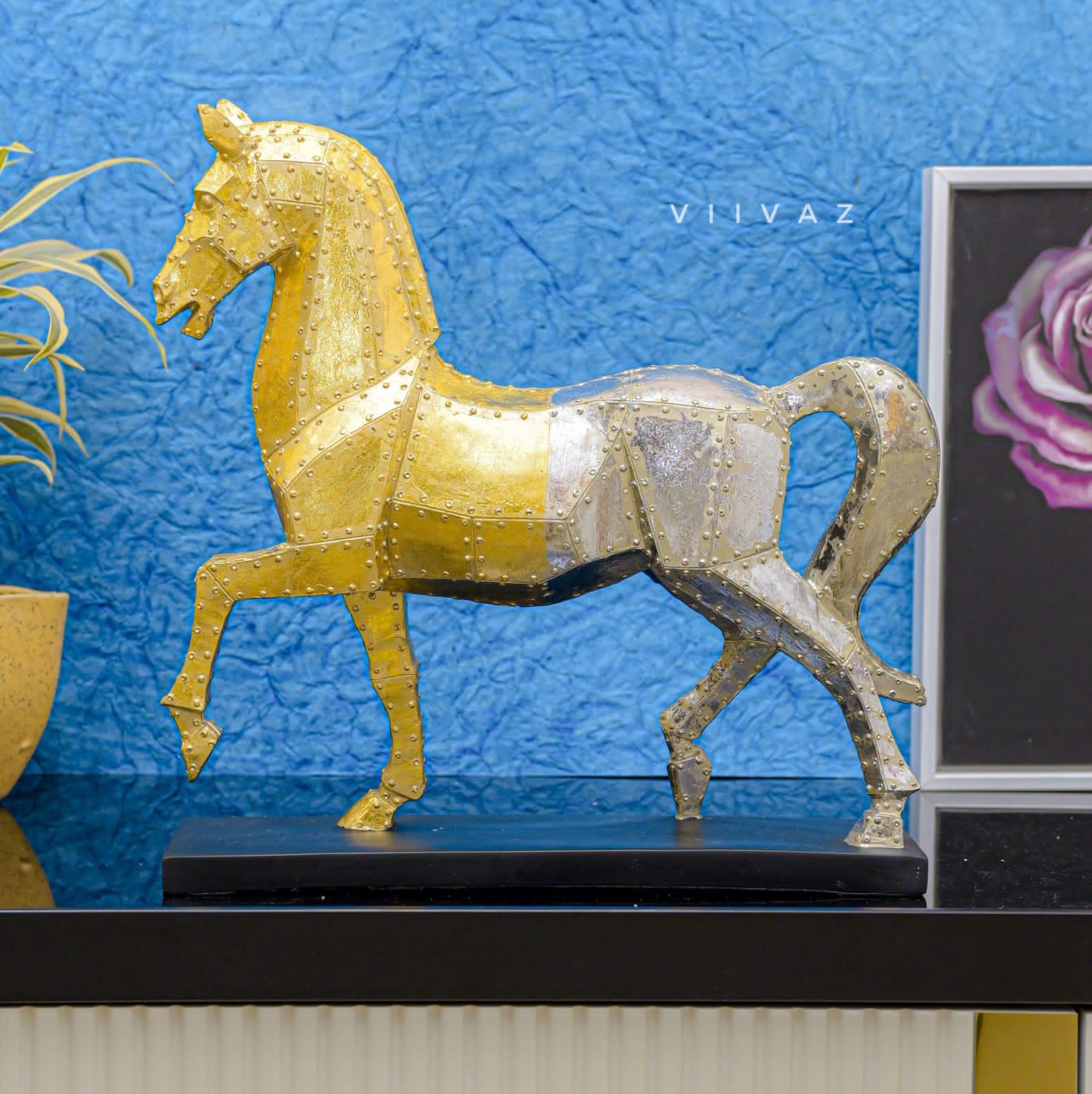 Majestic Dolt Foiled Horse