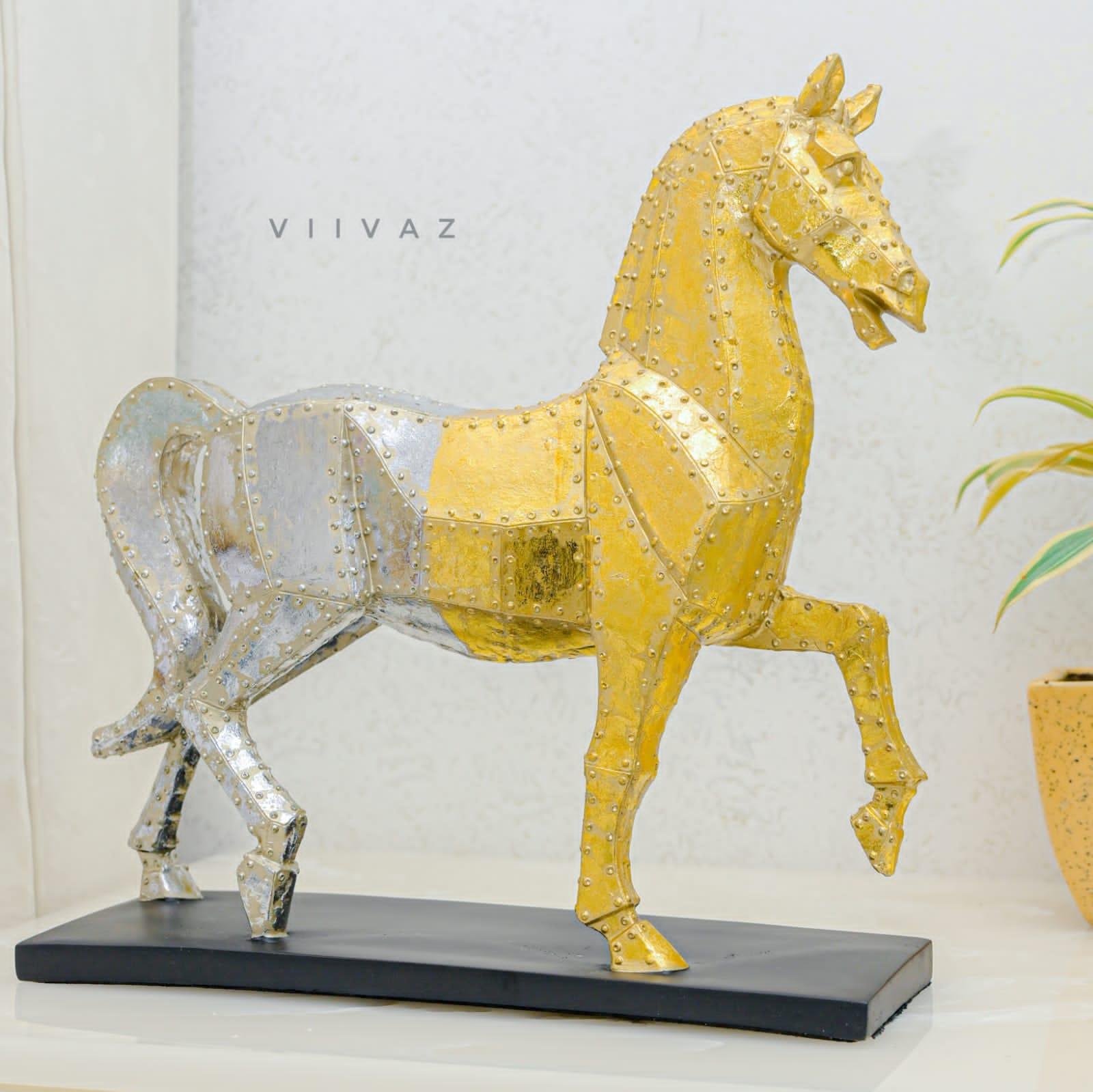 Majestic Dolt Foiled Horse