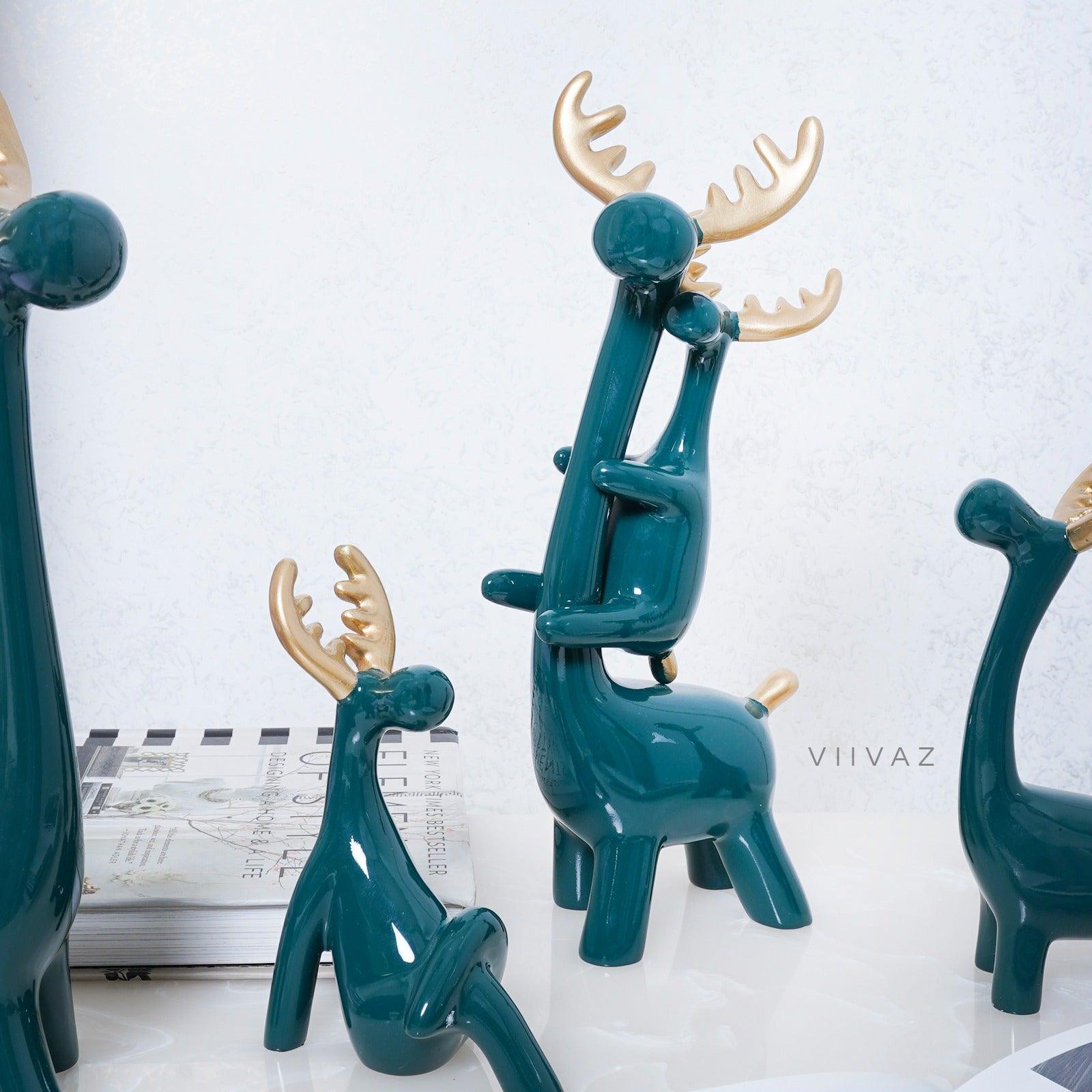 Reindeer Family - Bring their charm of close family